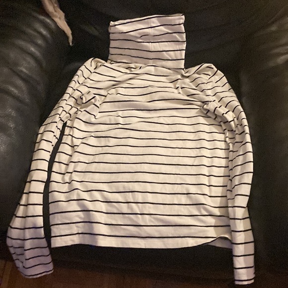 Talbots white and navy blue stripes turtleneck, long sleeve women’s small top - Picture 3 of 3